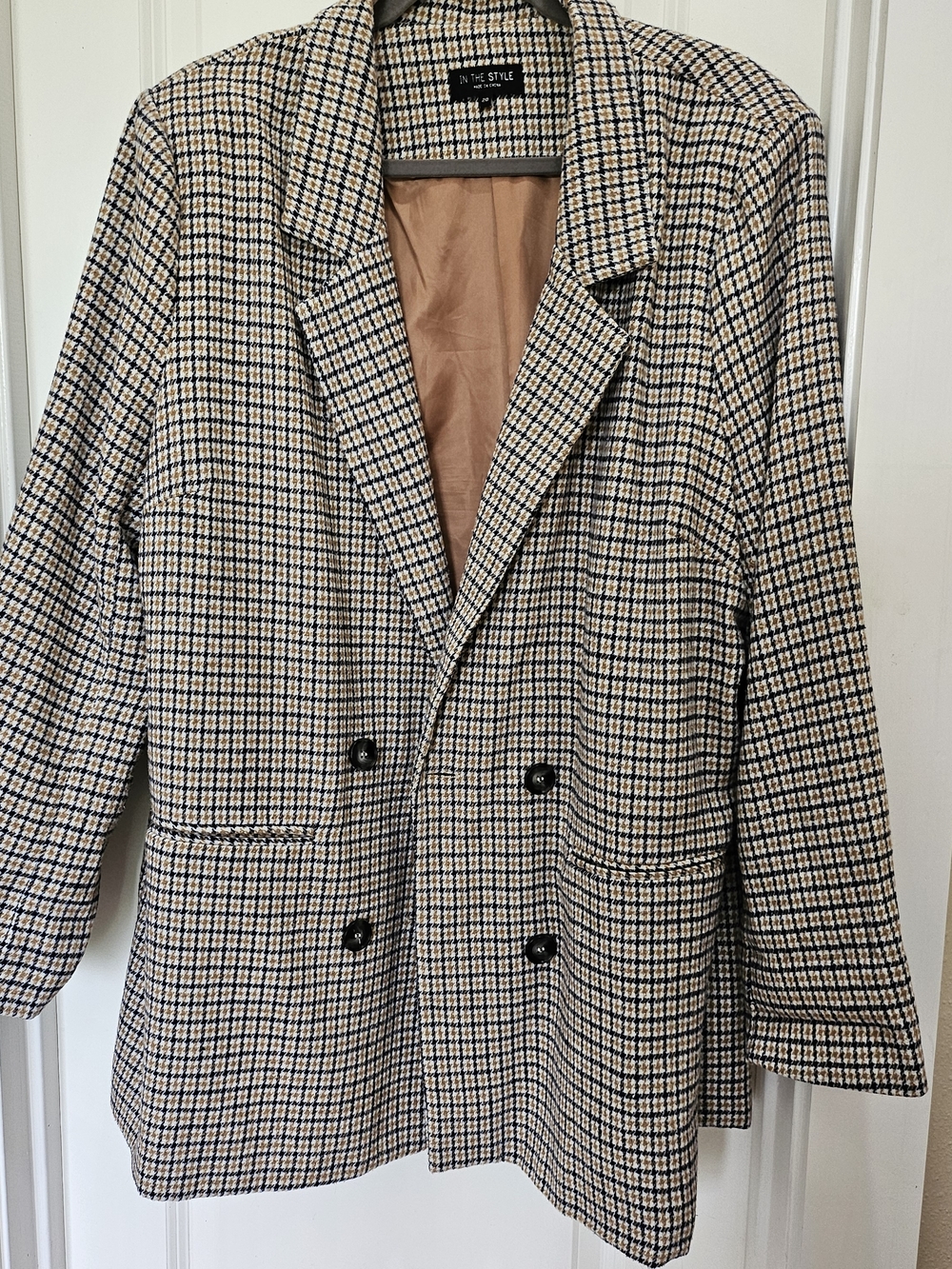 In The Style Checked Double-Breasted Blazer in Camel & Navy